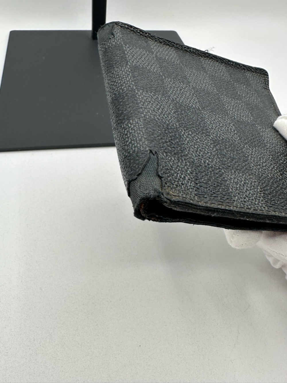 Louis Vuitton Damier Bi Fold Wallet - Picture 3 of 15